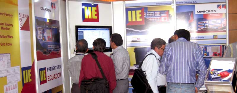 Nuestro stand con las visitas