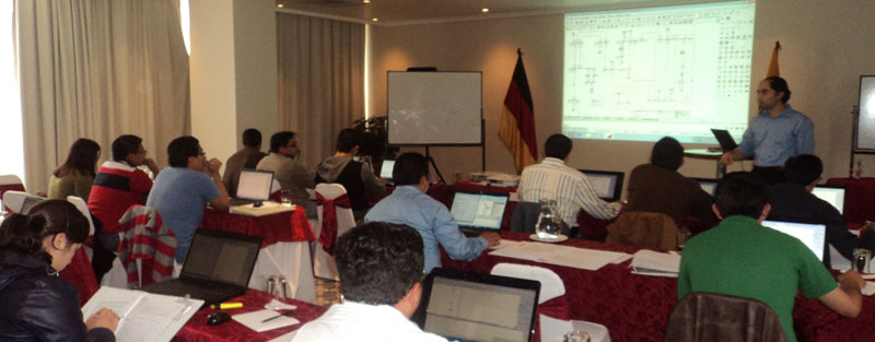 Oscar Amaya impartiendo conocimiendo sobre PowerFactory
