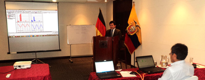 Manuel Castillo impartiendo conocimiendo sobre PowerFactory